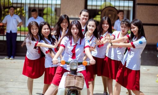 Đồng phục của trường cấp 3 Trường Chinh